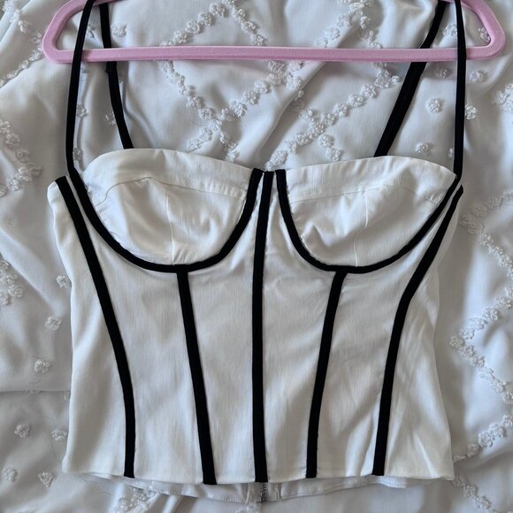 NWT - Chic Contrast trim cropped cami top - white - Picture 2 of 10